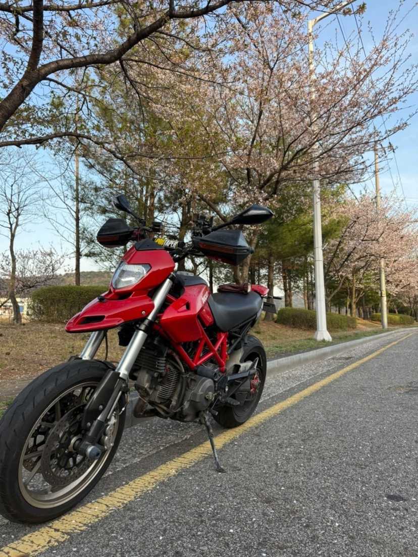 Ducati Hypermotard 796 - Фото 5