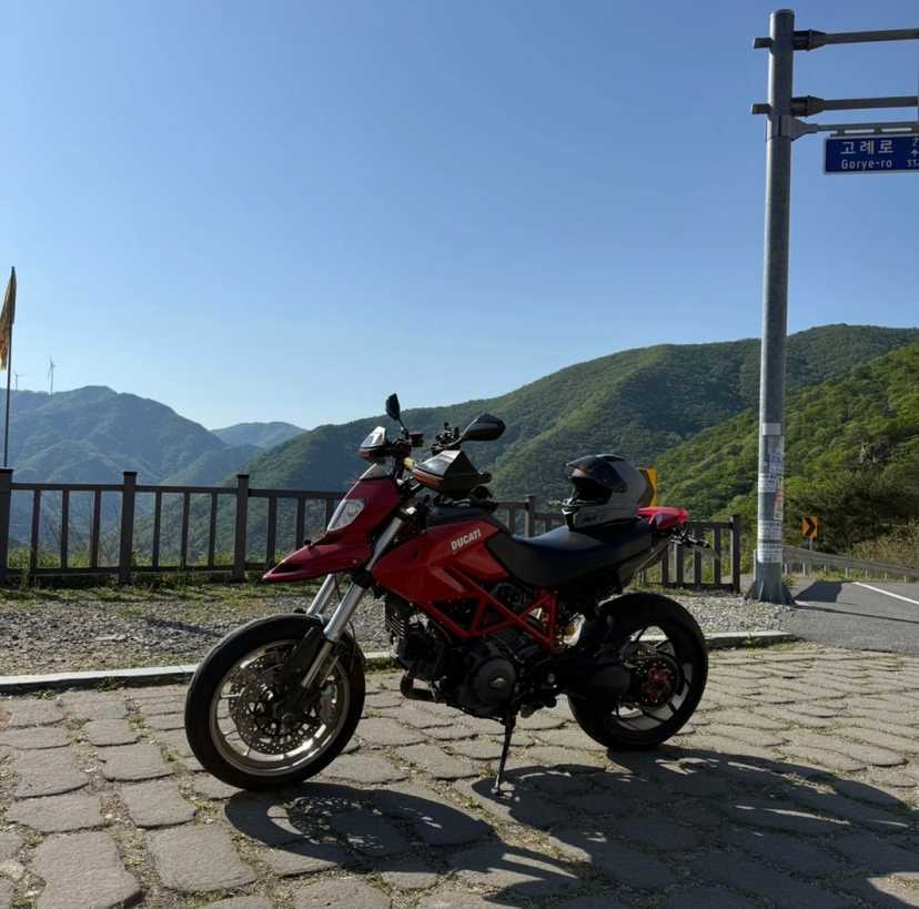 Ducati Hypermotard 796 - Фото 8