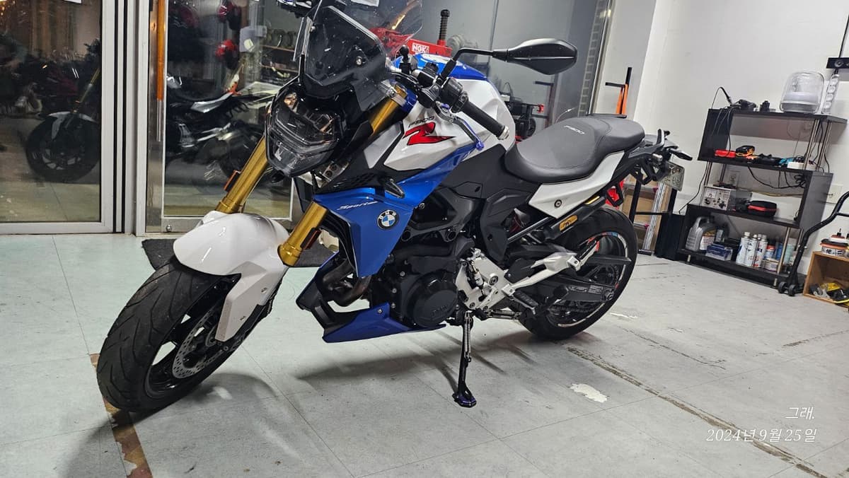 BMW F 900 R 7