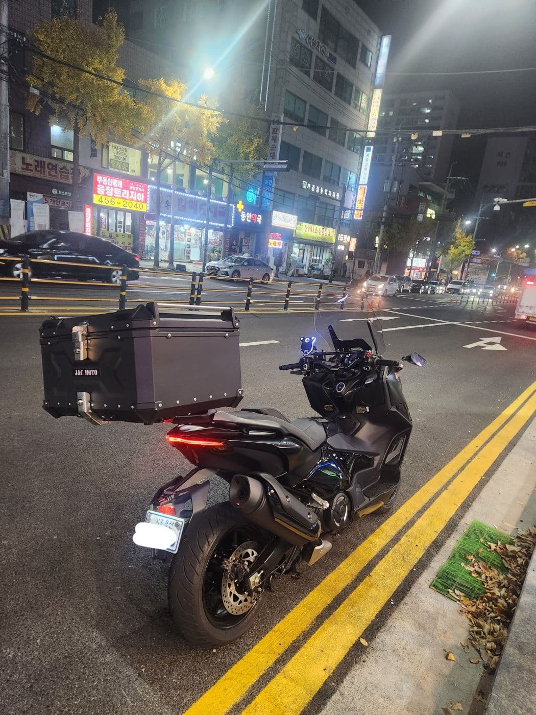 야마하 TMAX 560 2