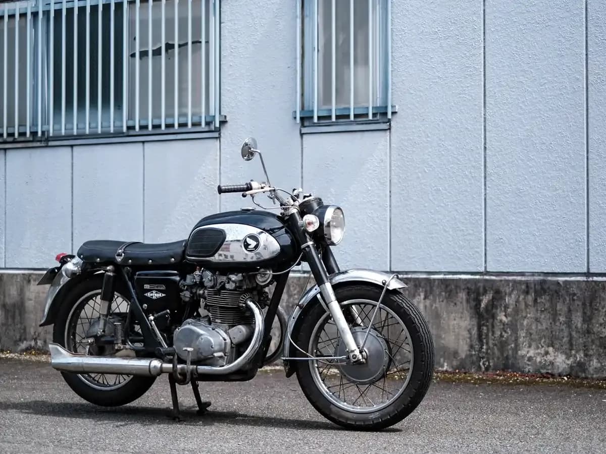 영국식 감성에 담아낸 혼다의 세계 시장 도전기, 1965년식 HONDA CB450K0 썸네일