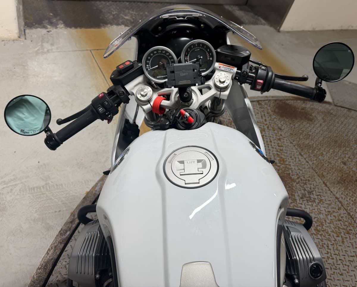 BMW R nine T 레이서 12