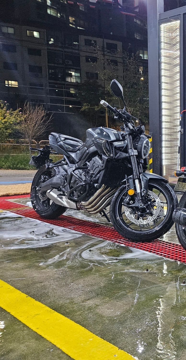 혼다 CB 650 R 1