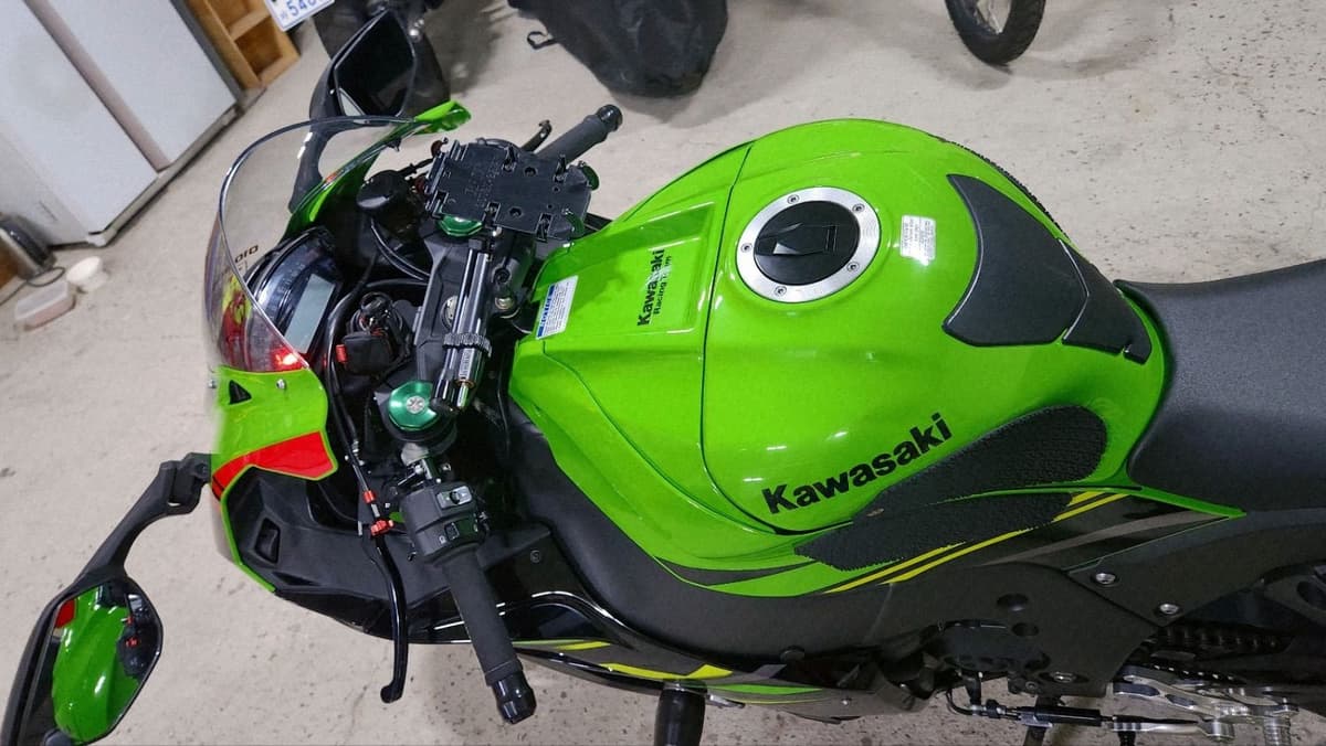 가와사키 닌자 ZX 10 R 8