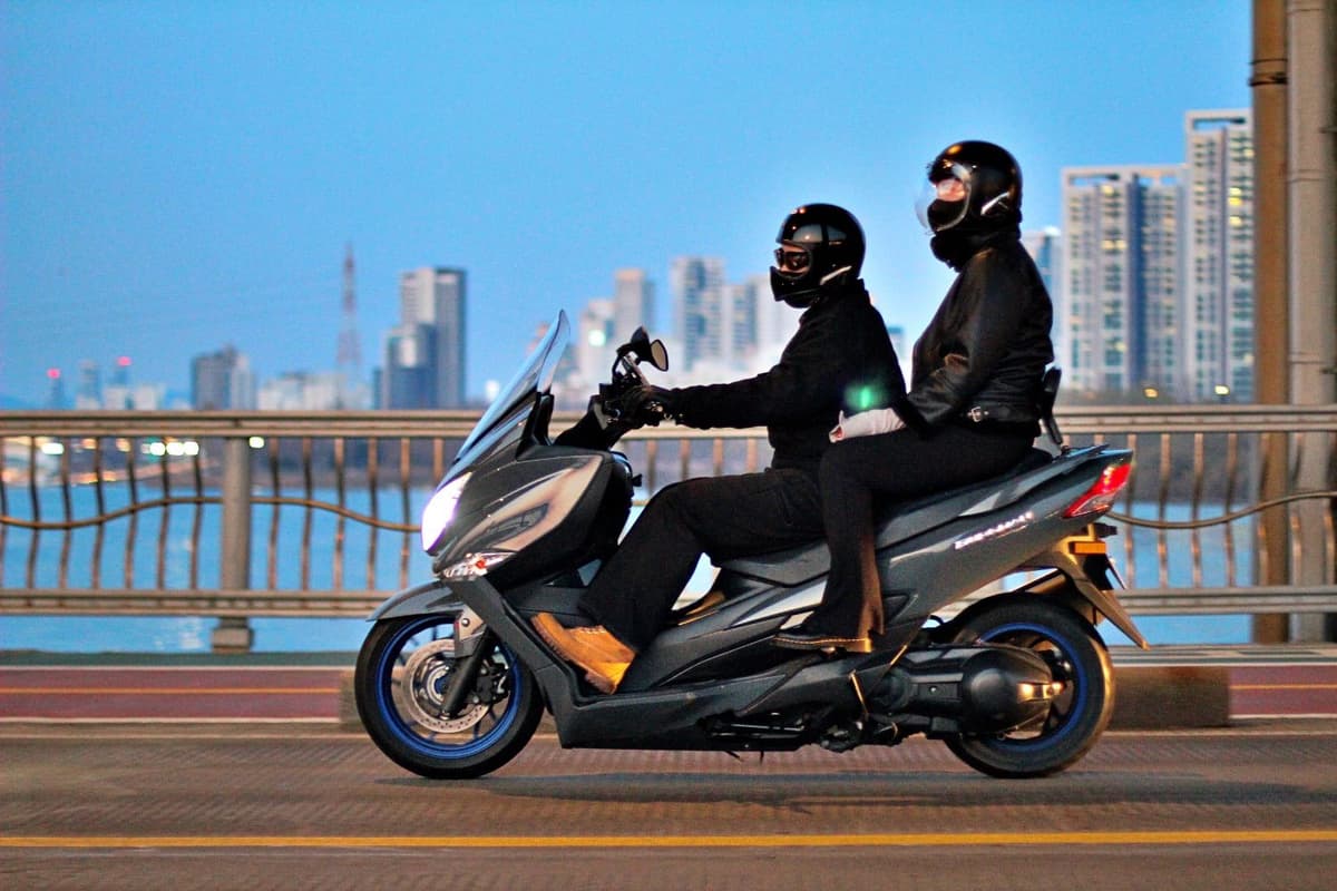 스즈키 버그만 400 ABS 6