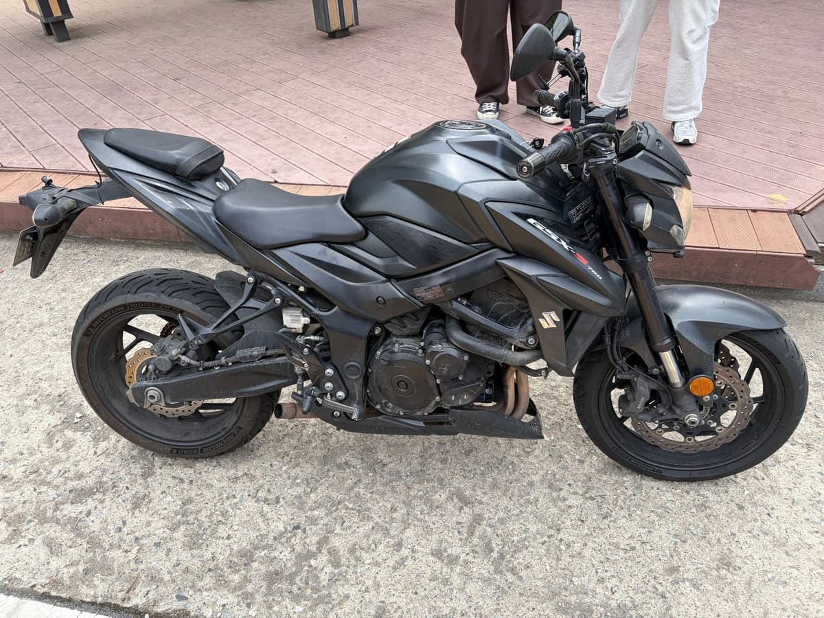 스즈키 GSX S 750 2
