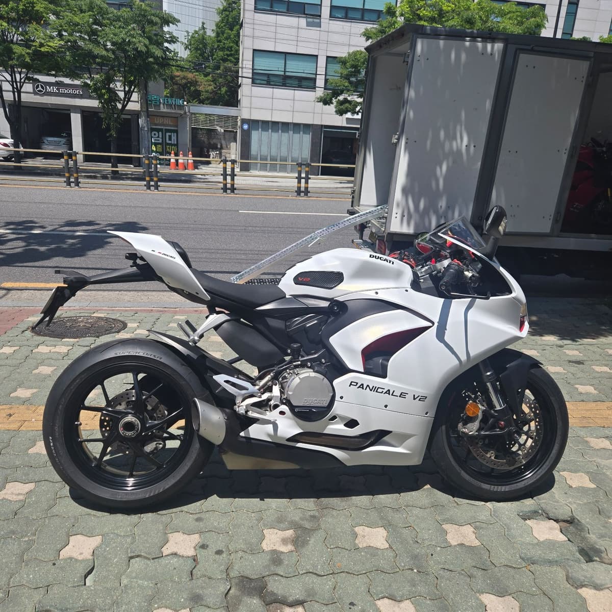 두카티 파니갈레 V2 2