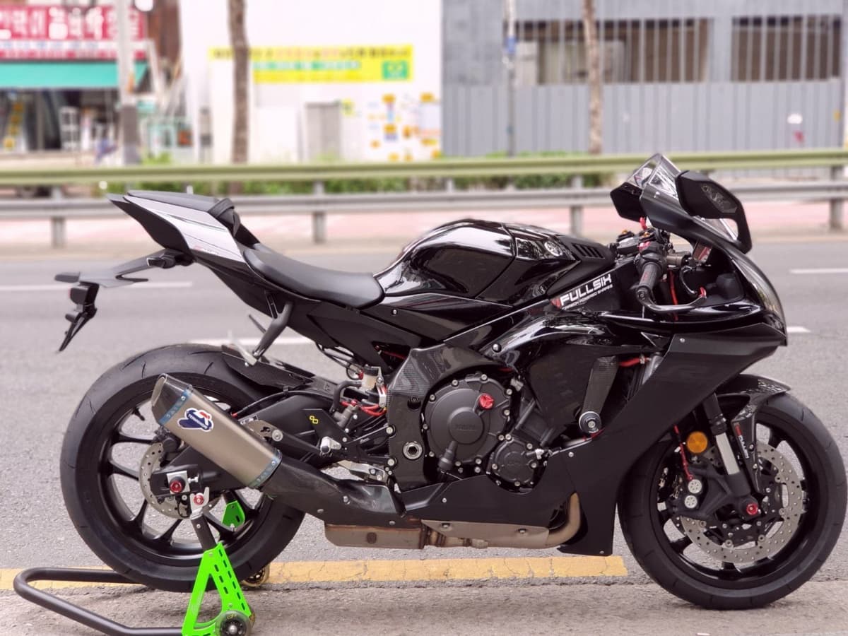 야마하 YZF R1 2