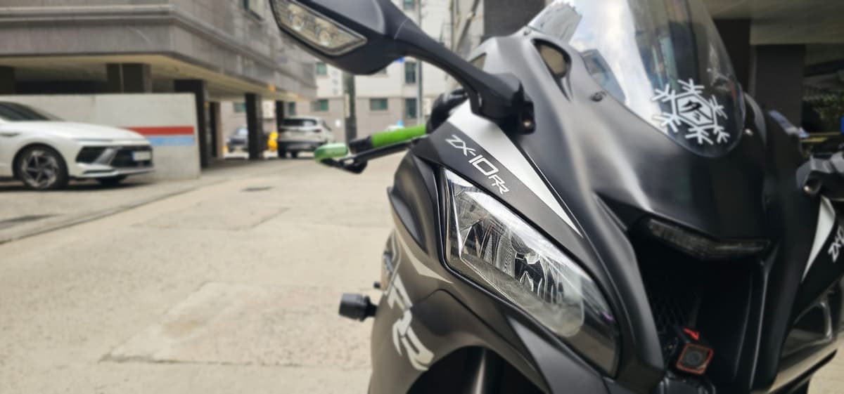 가와사키 닌자 ZX 10 R 8