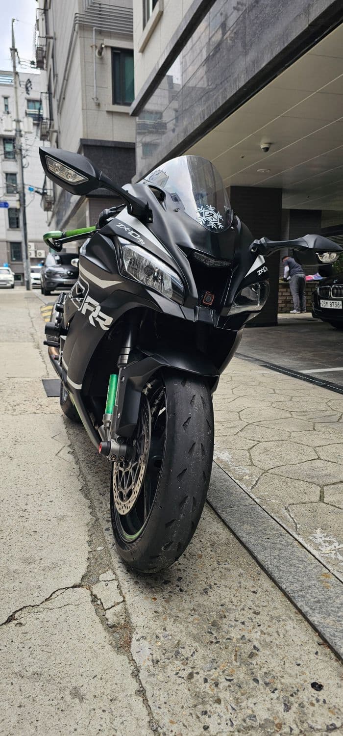 가와사키 닌자 ZX 10 R 1