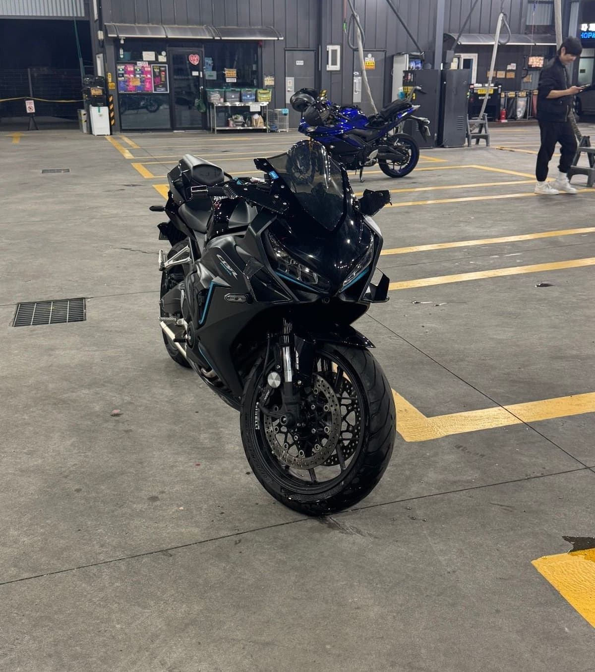 혼다 CBR 650 R MT 1