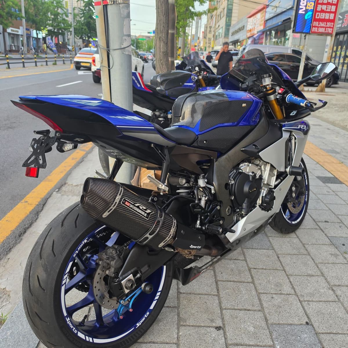 야마하 YZF R1 2