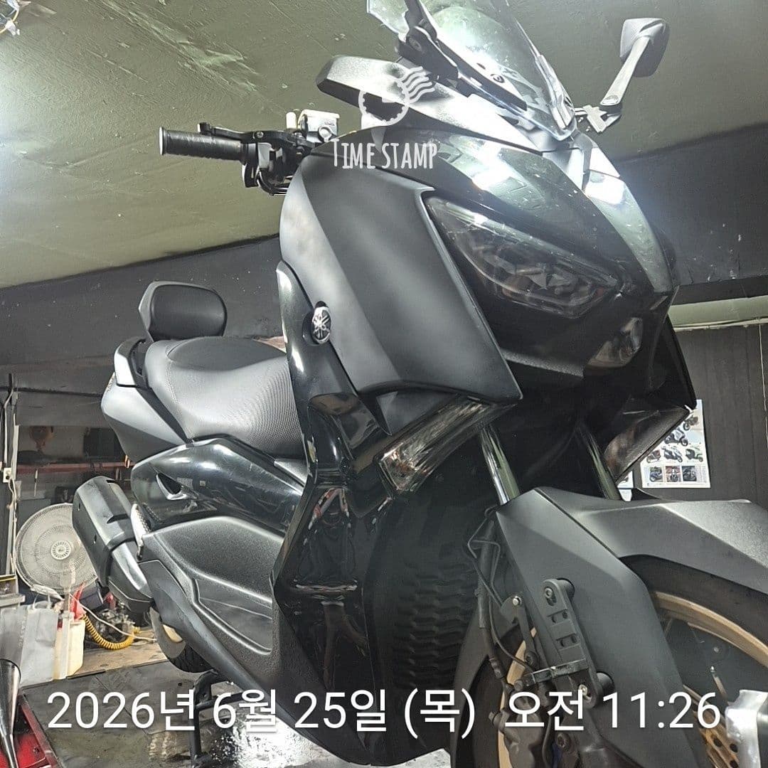 야마하 XMAX 300 ABS 9