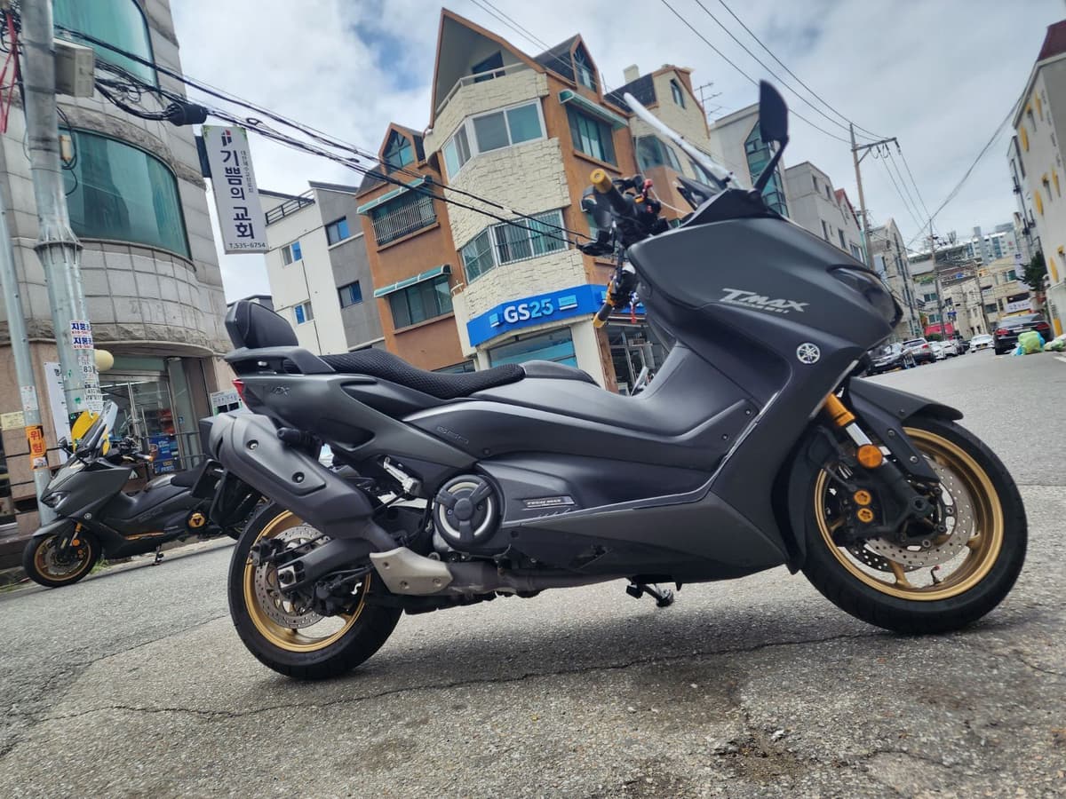 야마하 TMAX 560 3