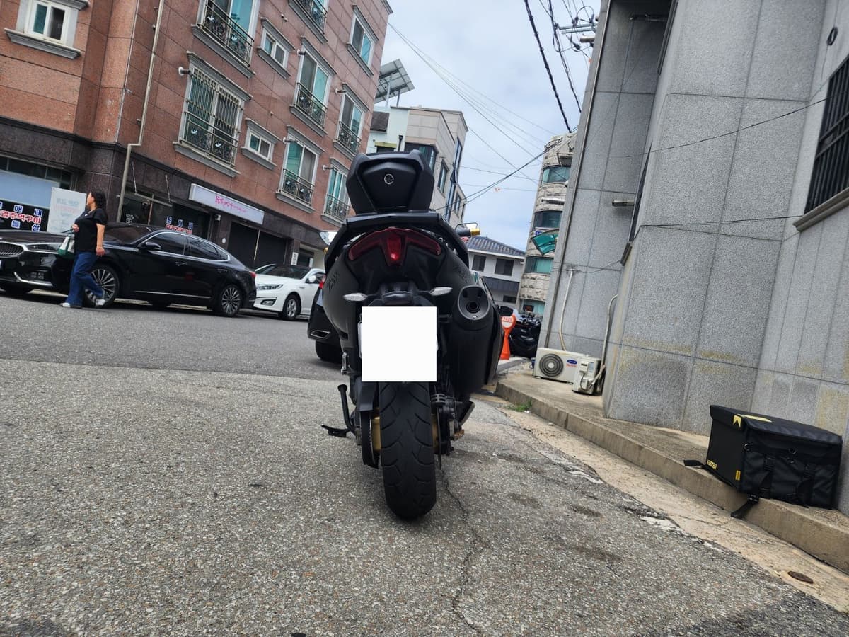 야마하 TMAX 560 8