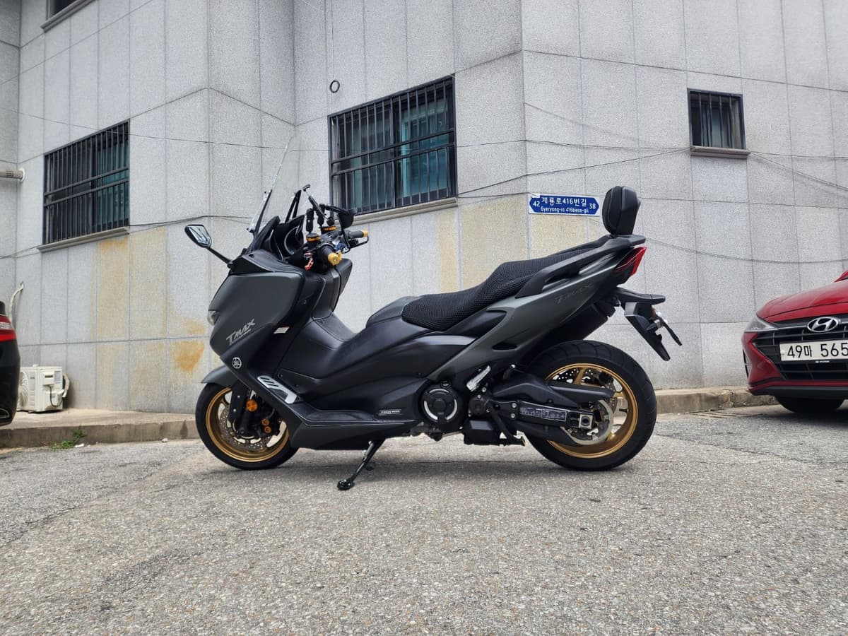 야마하 TMAX 560 2