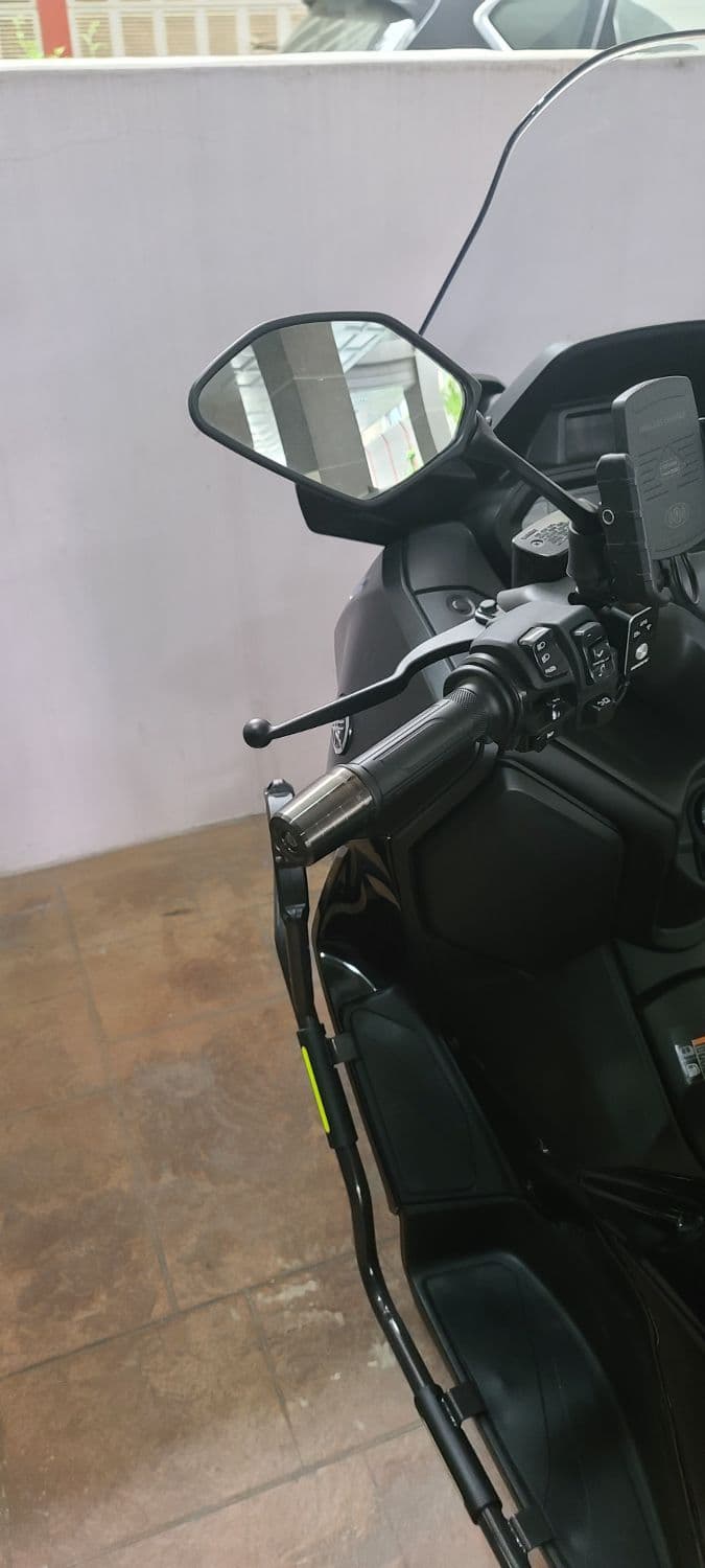 야마하 XMAX 300 ABS 9