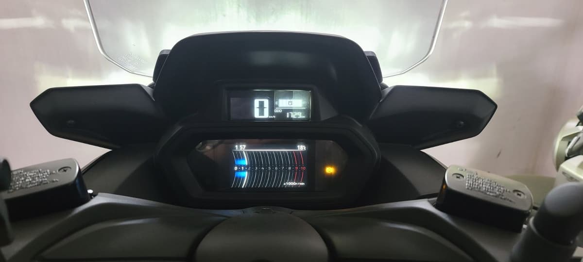 야마하 XMAX 300 ABS 10