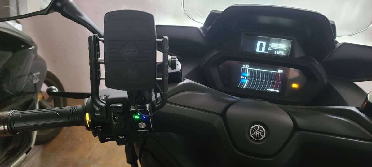 야마하 XMAX 300 ABS 2