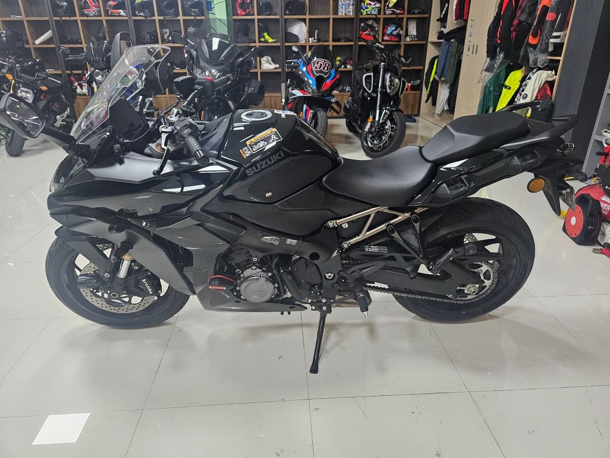 스즈키 GSX S 1000 GT 3