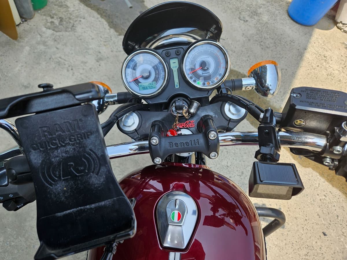 베넬리 임페리알레 400 ABS 8