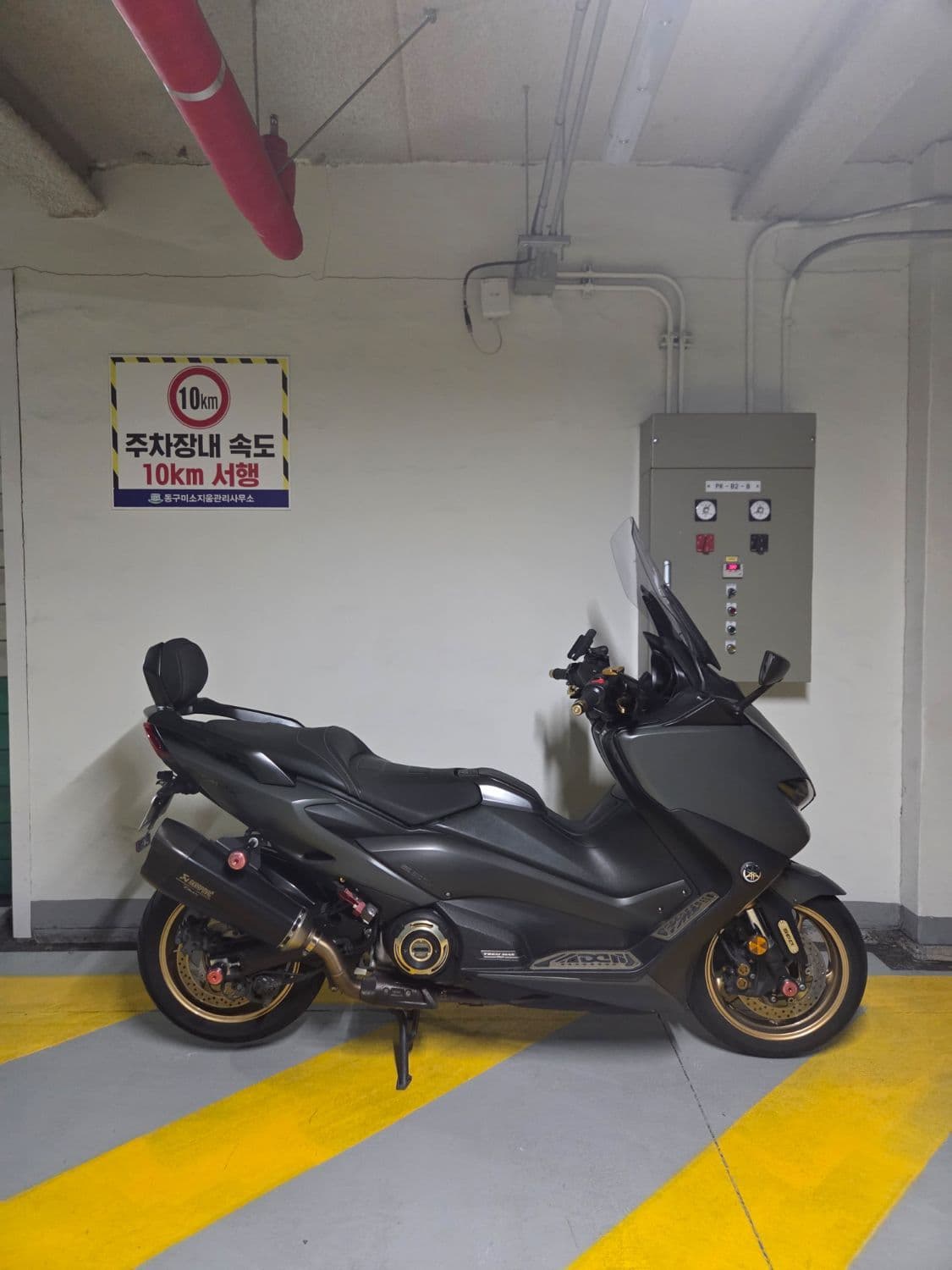 야마하 TMAX 560 1