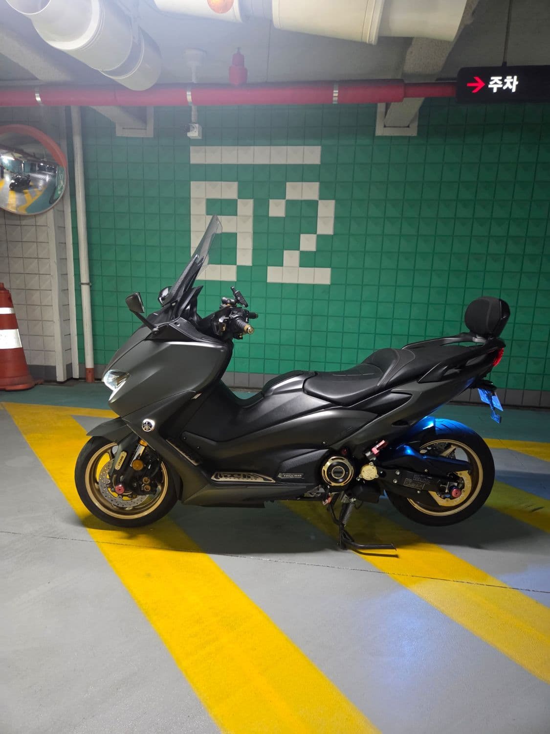 야마하 TMAX 560 2