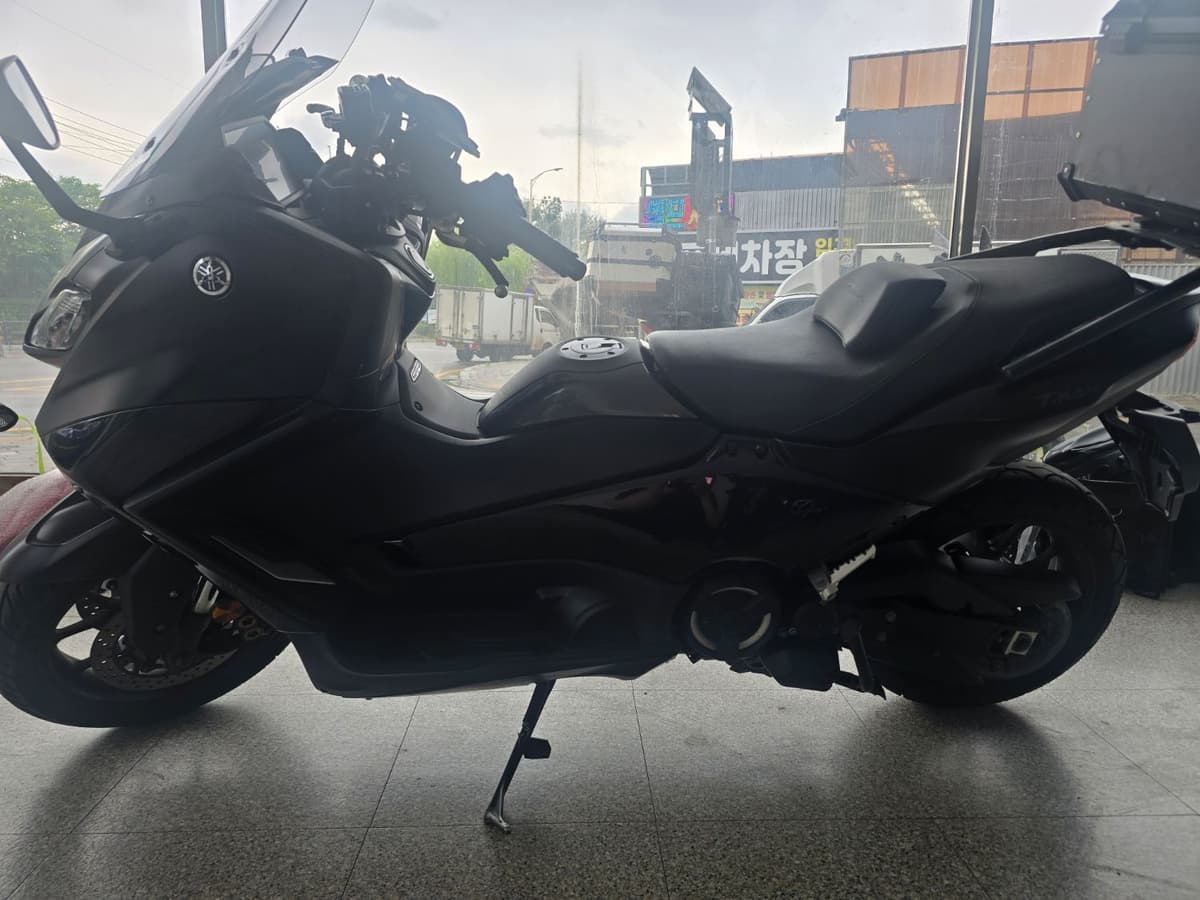 야마하 TMAX 560 5