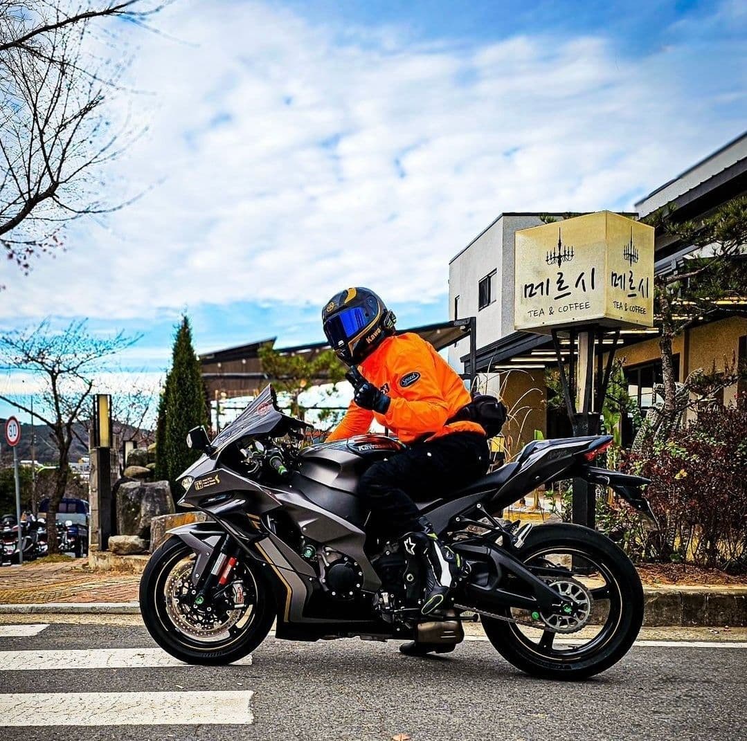 가와사키 닌자 ZX 10 R 4
