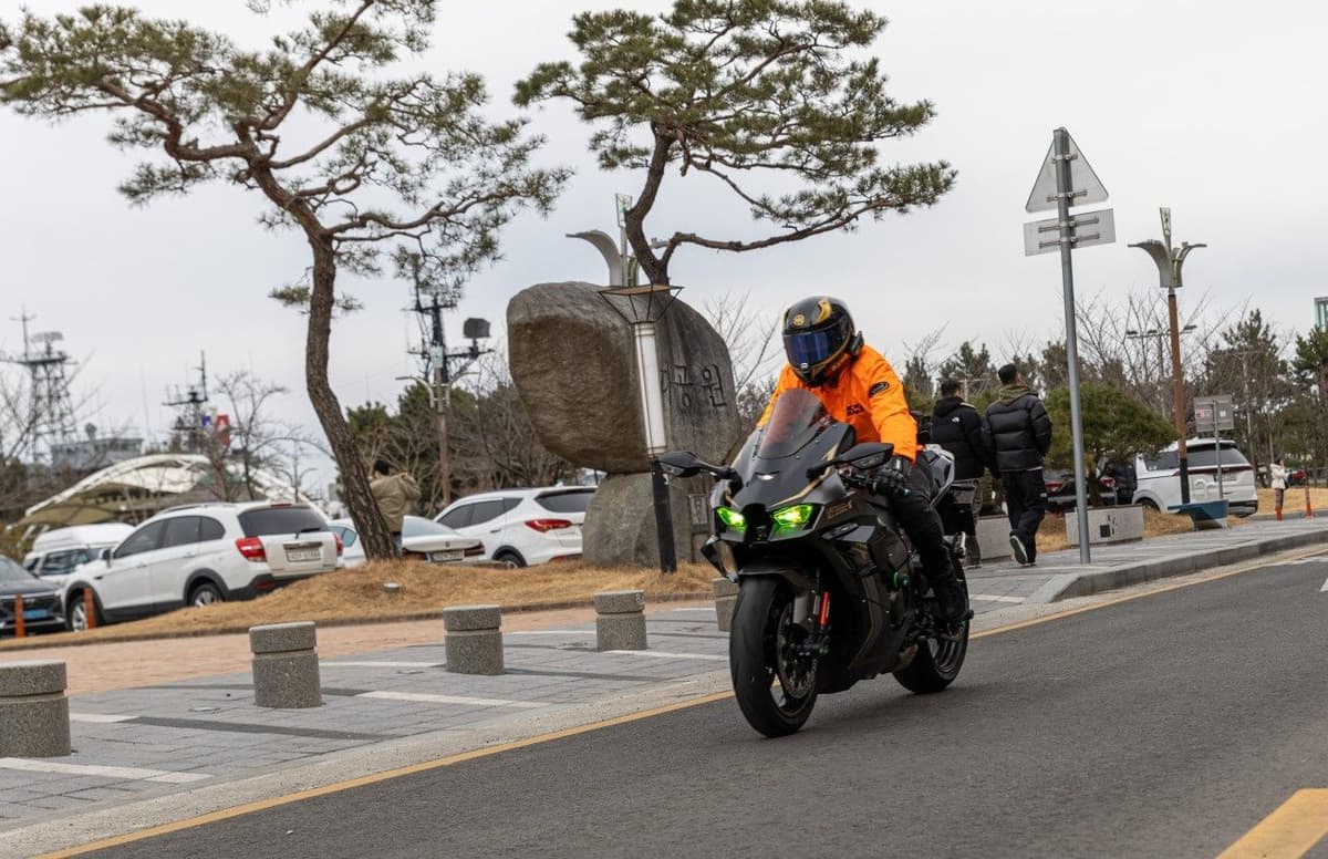 가와사키 닌자 ZX 10 R 2