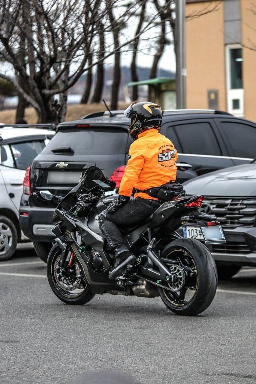 가와사키 닌자 ZX 10 R 1
