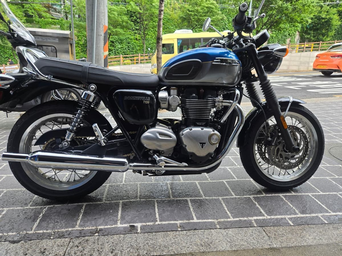 트라이엄프 본네빌 T120 1
