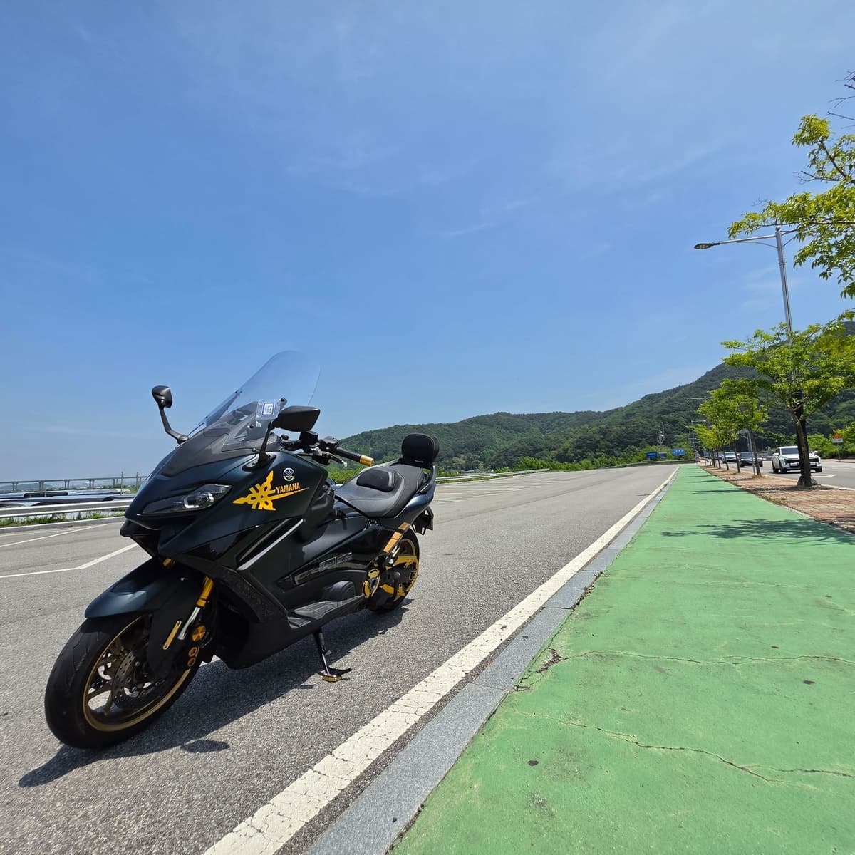 야마하 TMAX 560 8
