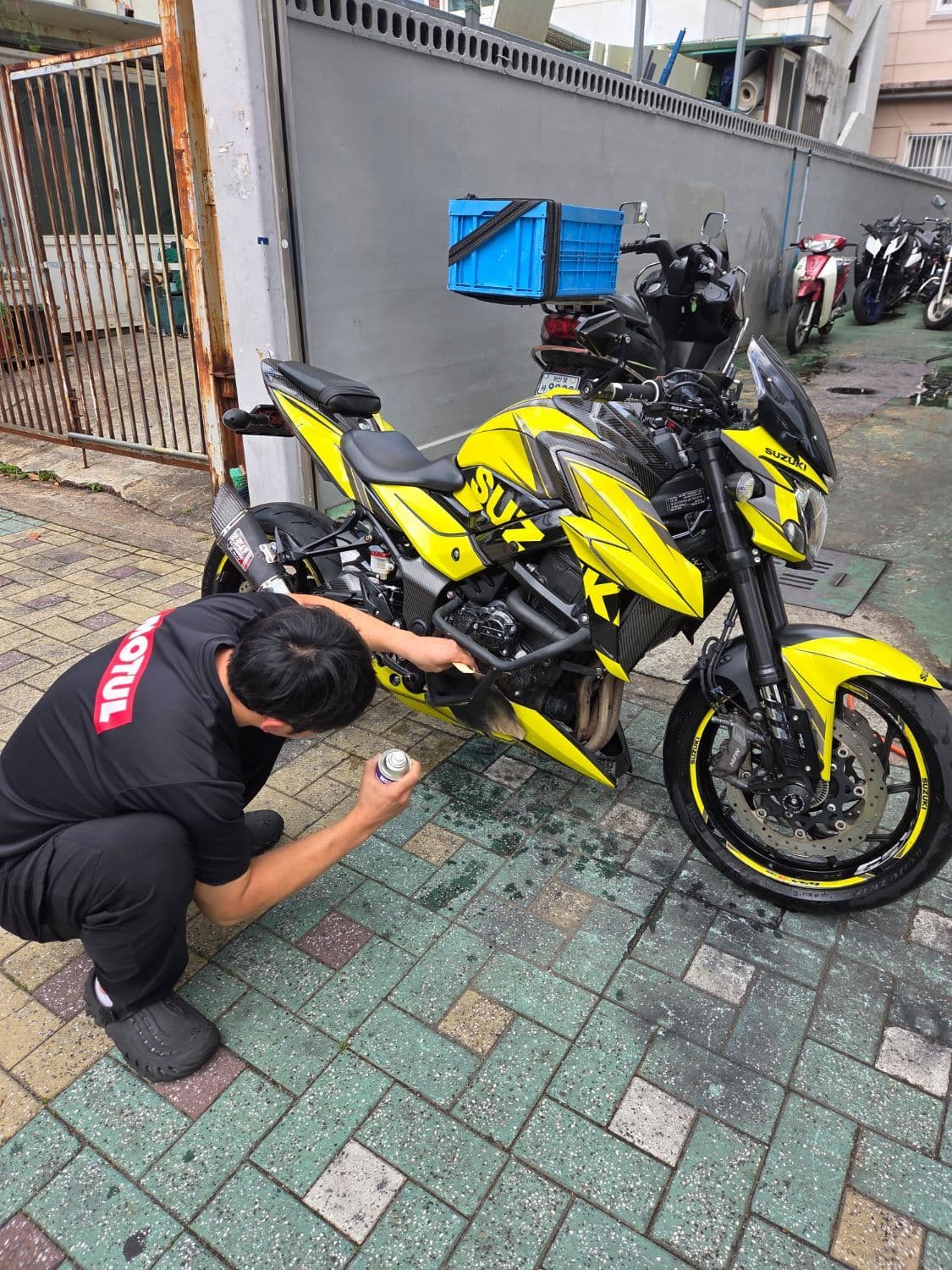 스즈키 GSX S 750 4