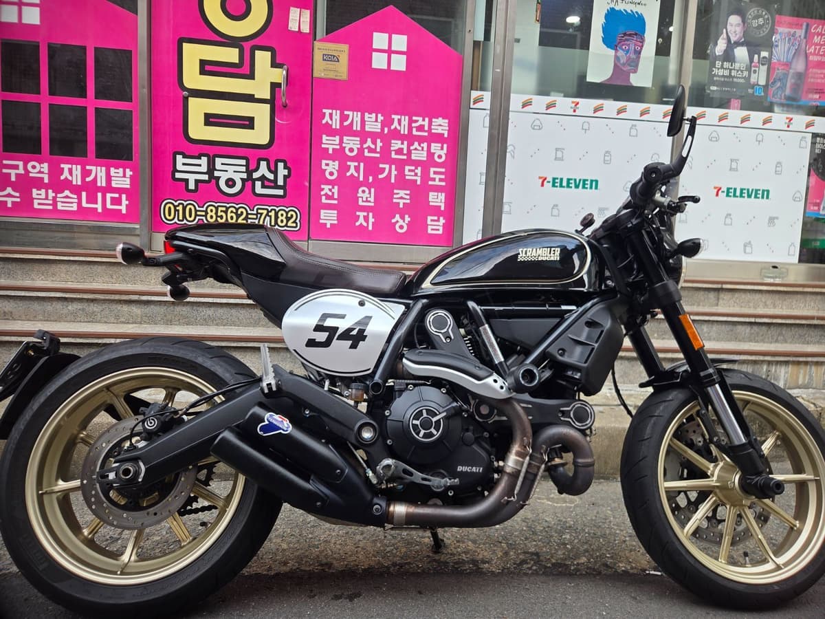 두카티 스크램블러 카페 레이서 1