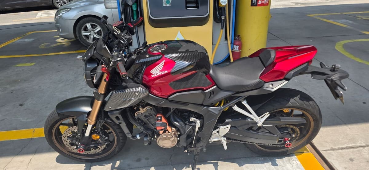 혼다 CB 650 R 1