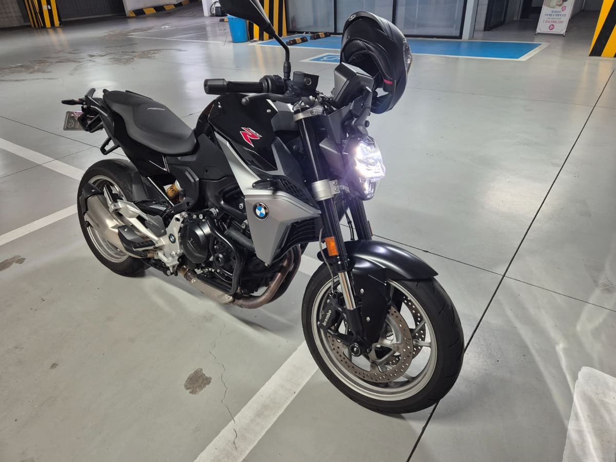 BMW F 900 R 1