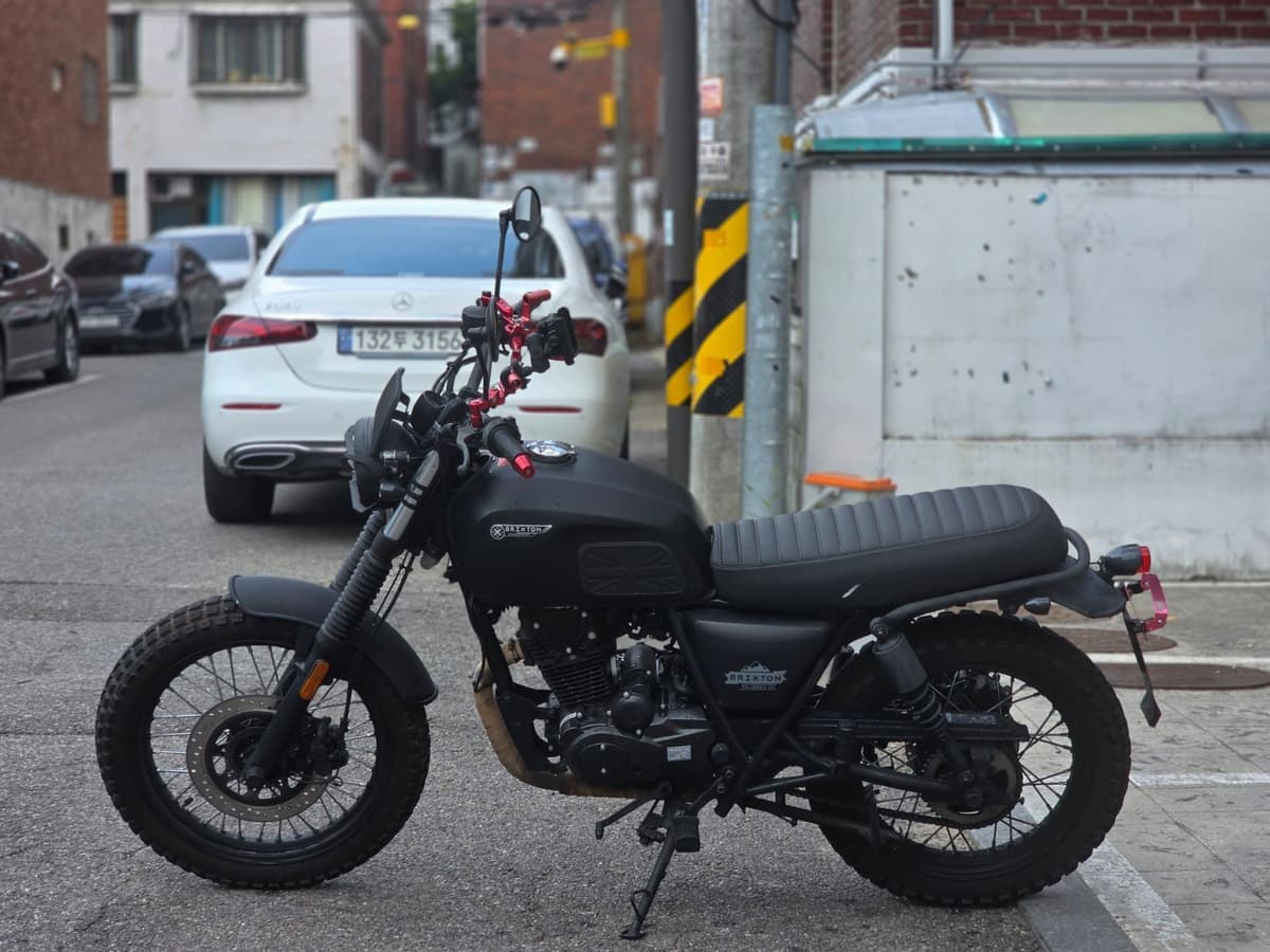 브릭스톤 펠스버그 125 ABS 8