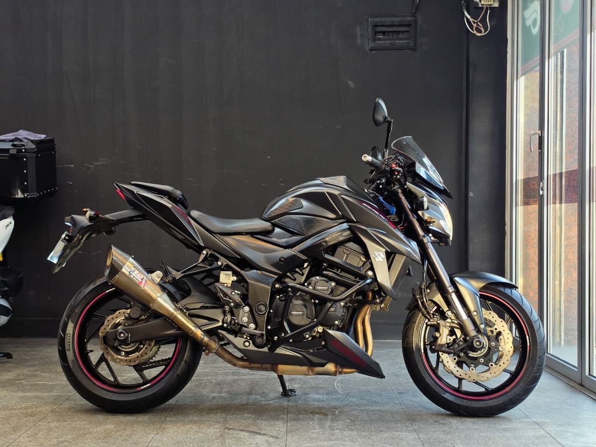 스즈키 GSX S 750 4