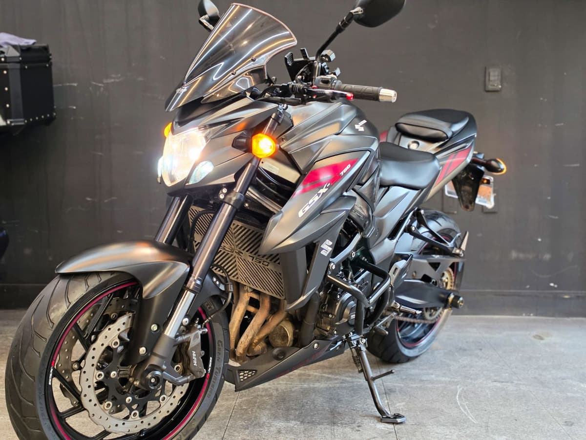 스즈키 GSX S 750 8