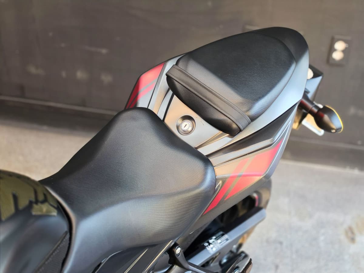 스즈키 GSX S 750 9