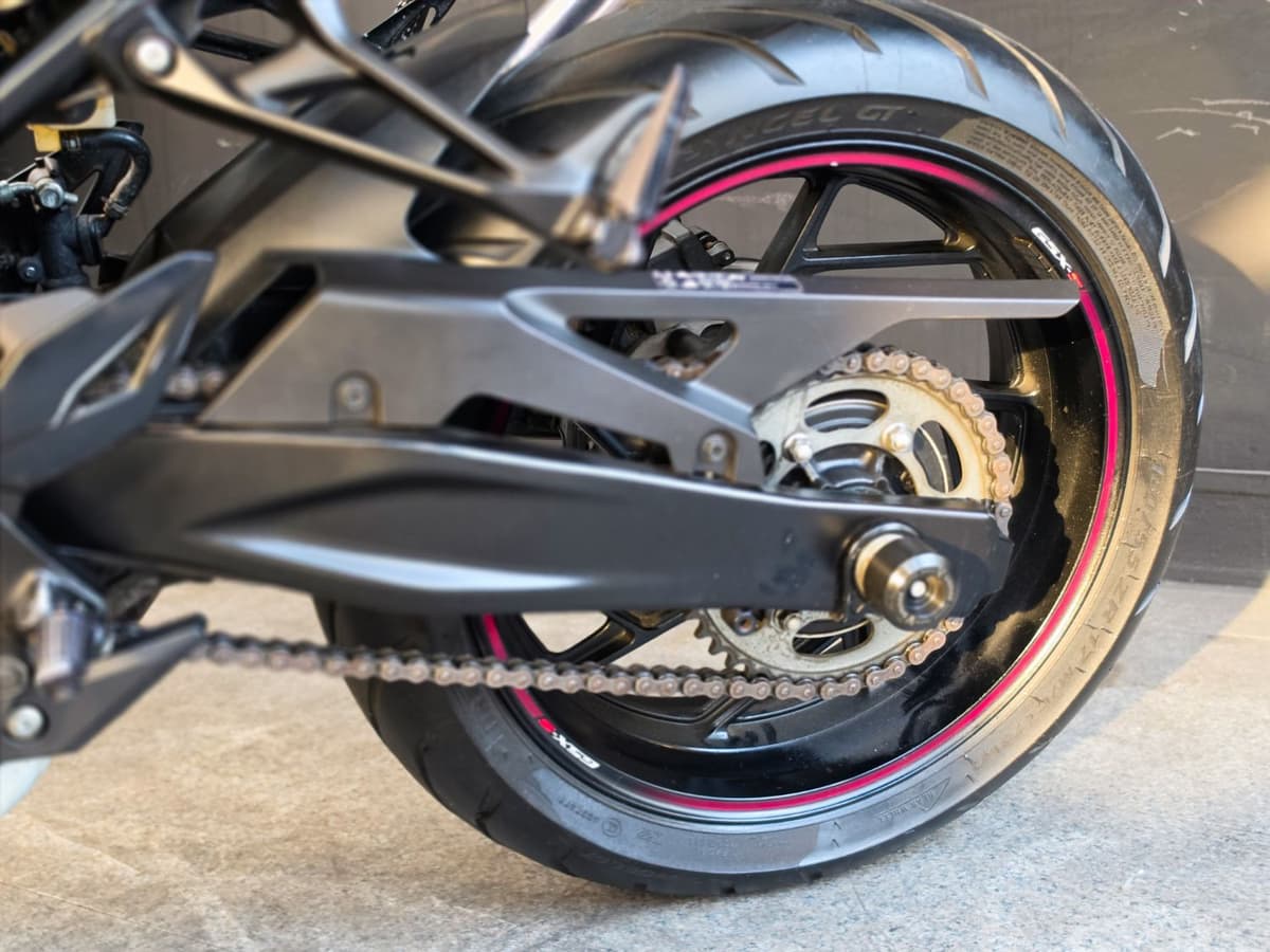 스즈키 GSX S 750 10
