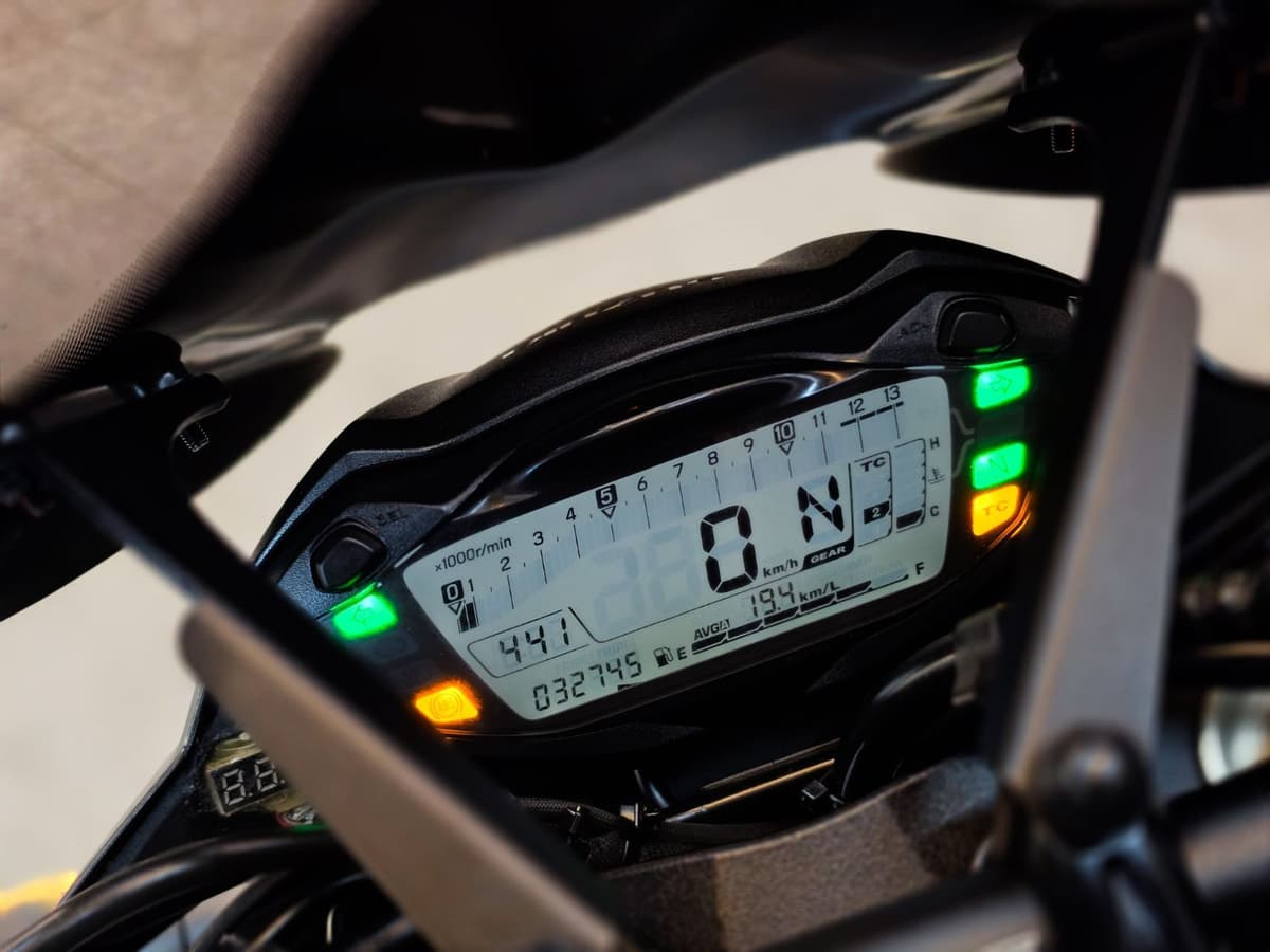 스즈키 GSX S 750 14