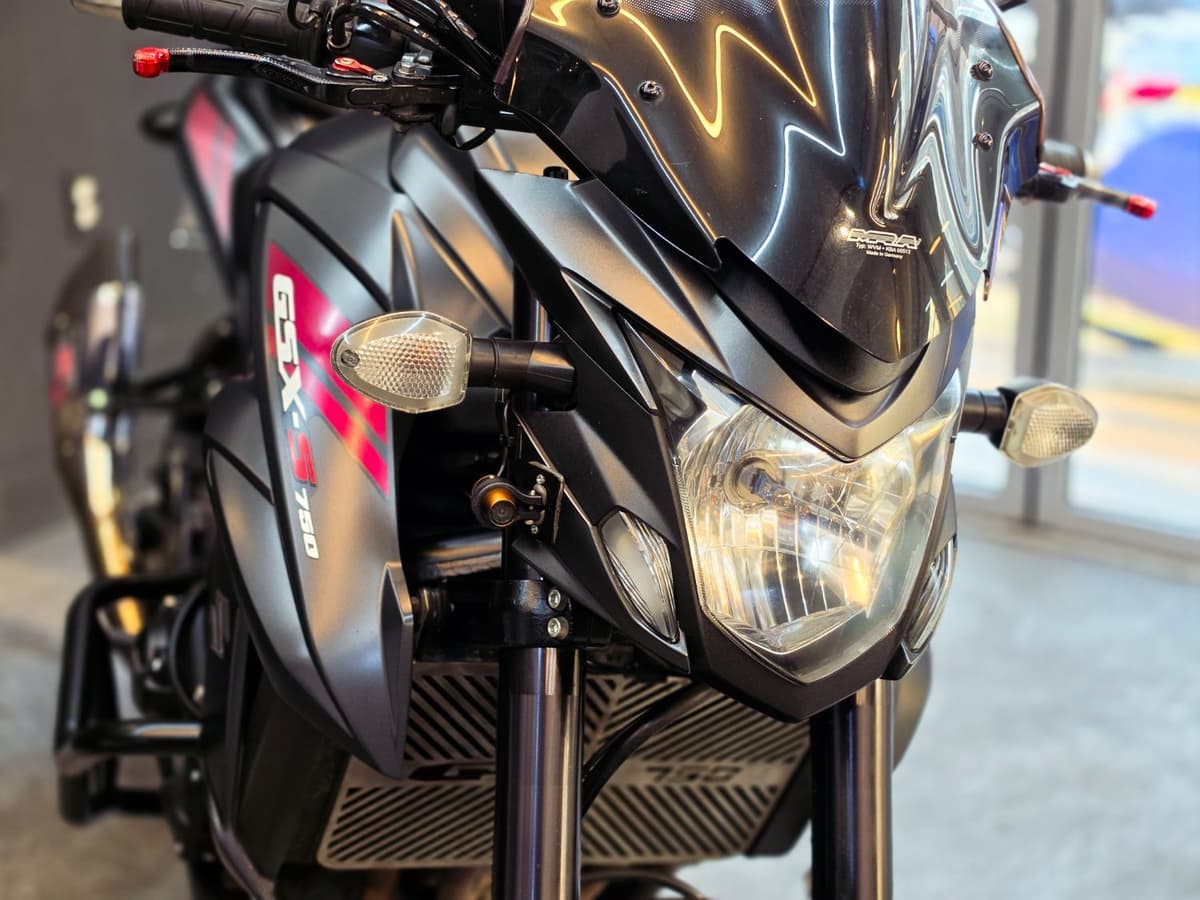 스즈키 GSX S 750 16