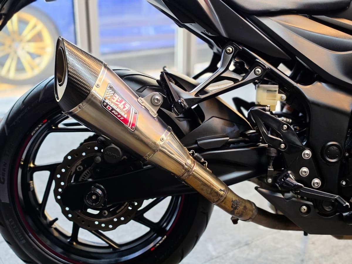 스즈키 GSX S 750 17