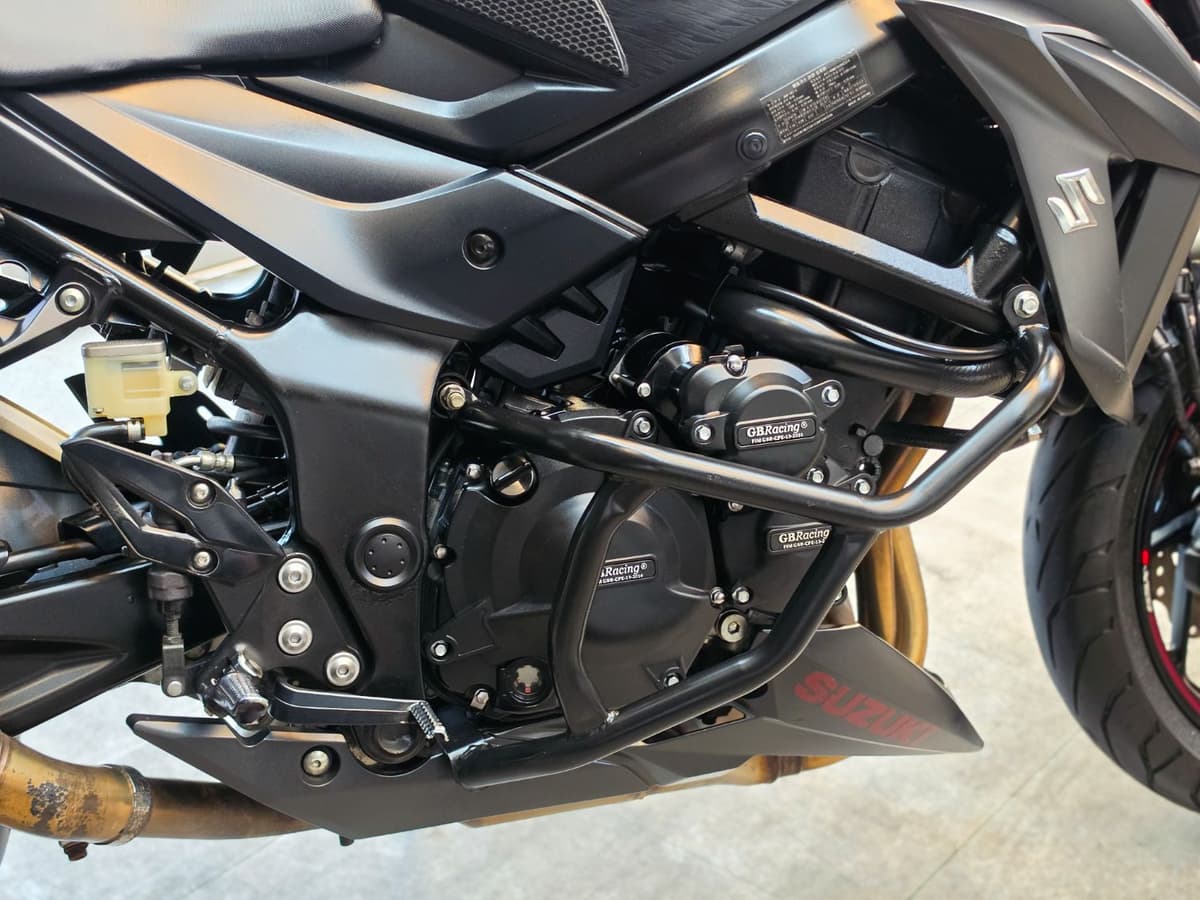 스즈키 GSX S 750 18