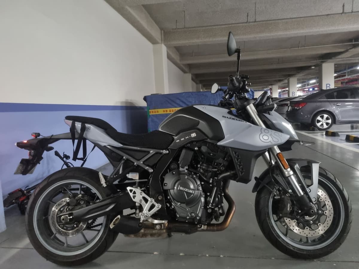 스즈키 GSX 8S 1