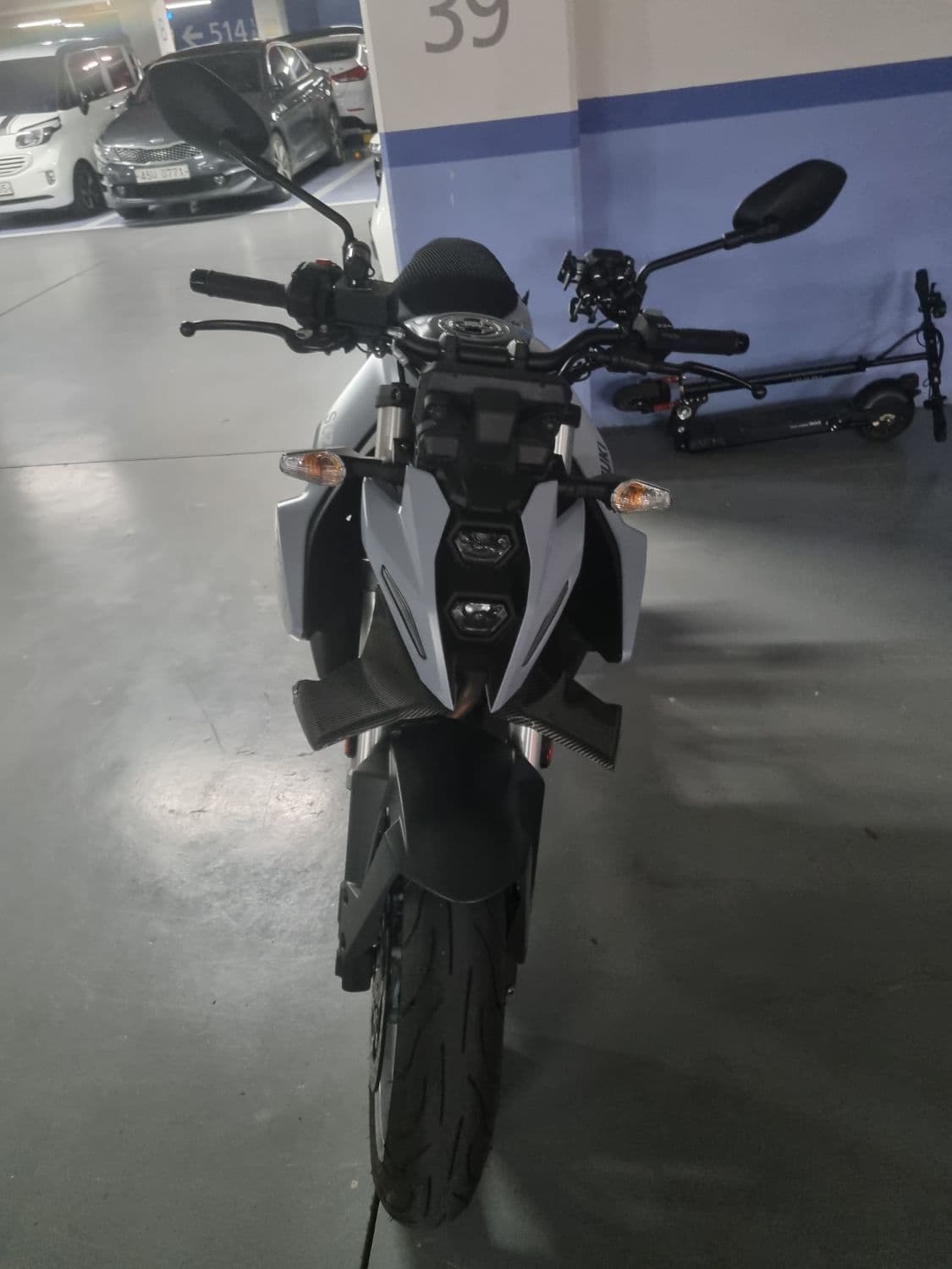 스즈키 GSX 8S 4