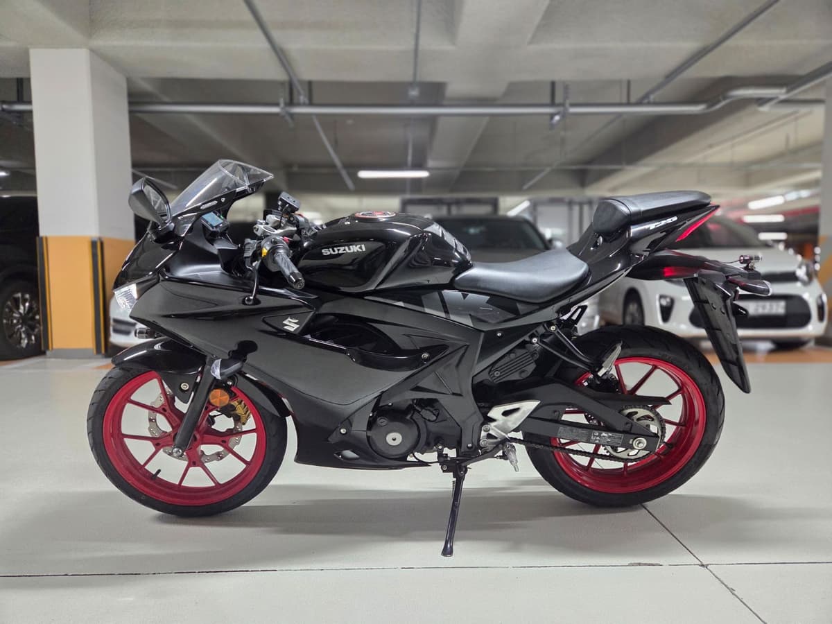 스즈키 GSX R 125 ABS 1
