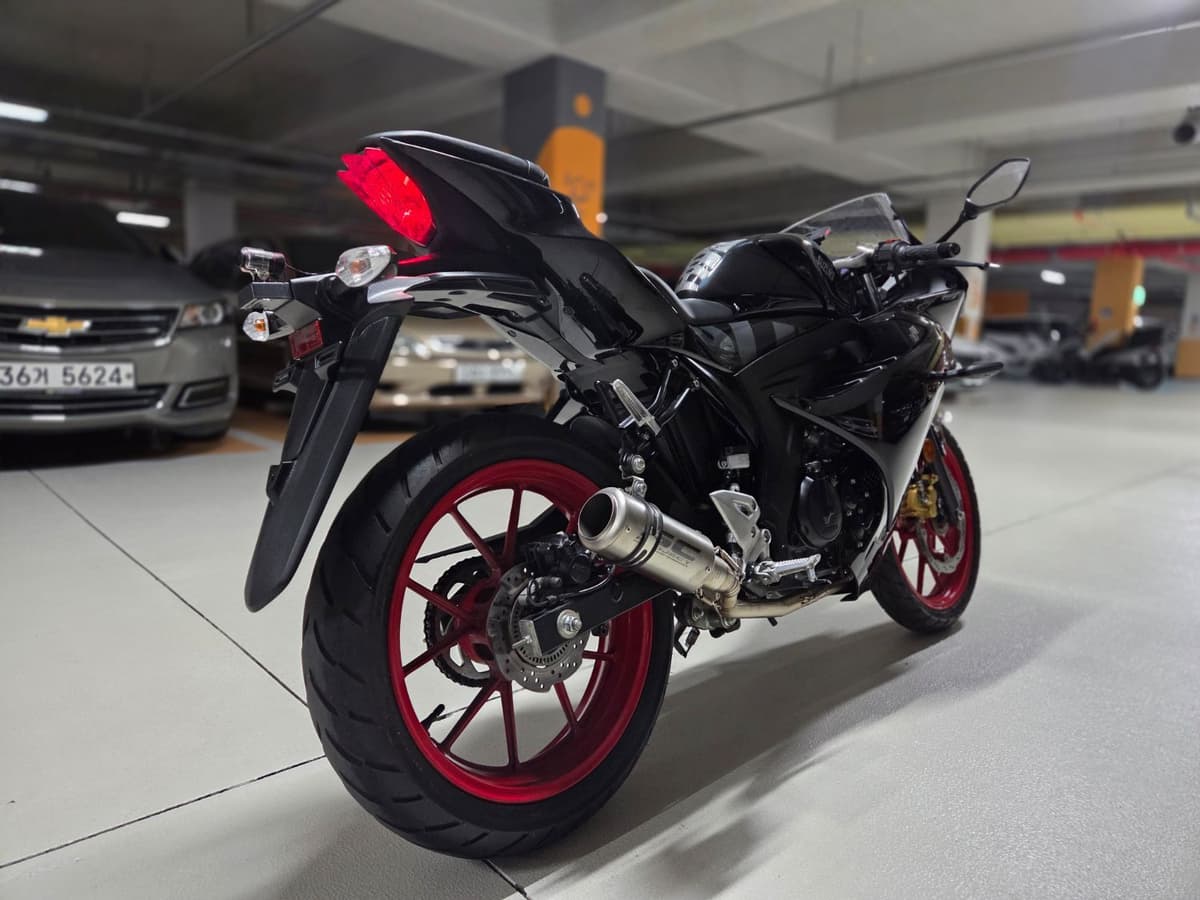 스즈키 GSX R 125 ABS 10
